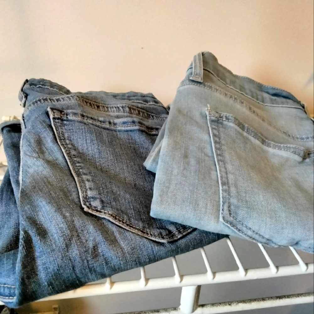 🌟BOGO $15&👇🌟2 pairs of Size 28 woman's cropped jeans